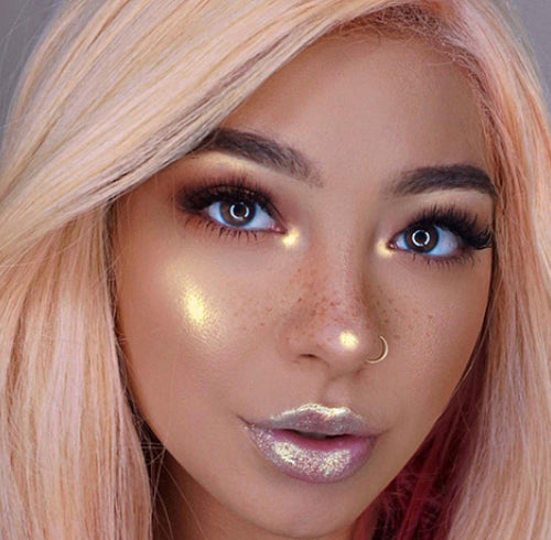 Multi-Chrome Lip Gloss for High-Shine Color-Shifting Finish